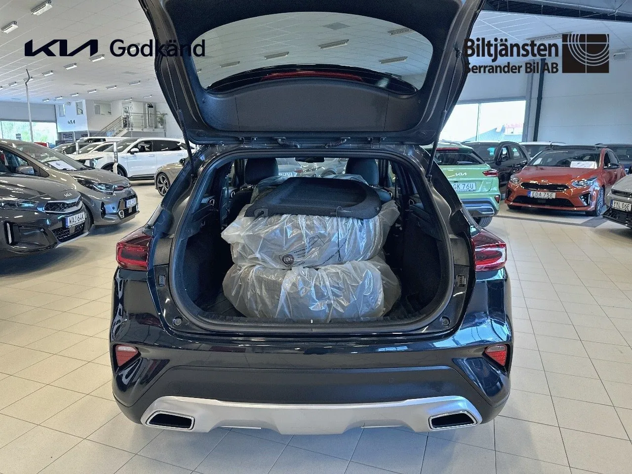 Vehicle image 13