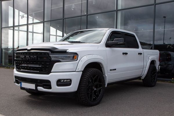Dodge 1500 RAM Limited Night OFF-ROAD Edition / LÅG SKATT! - 2025