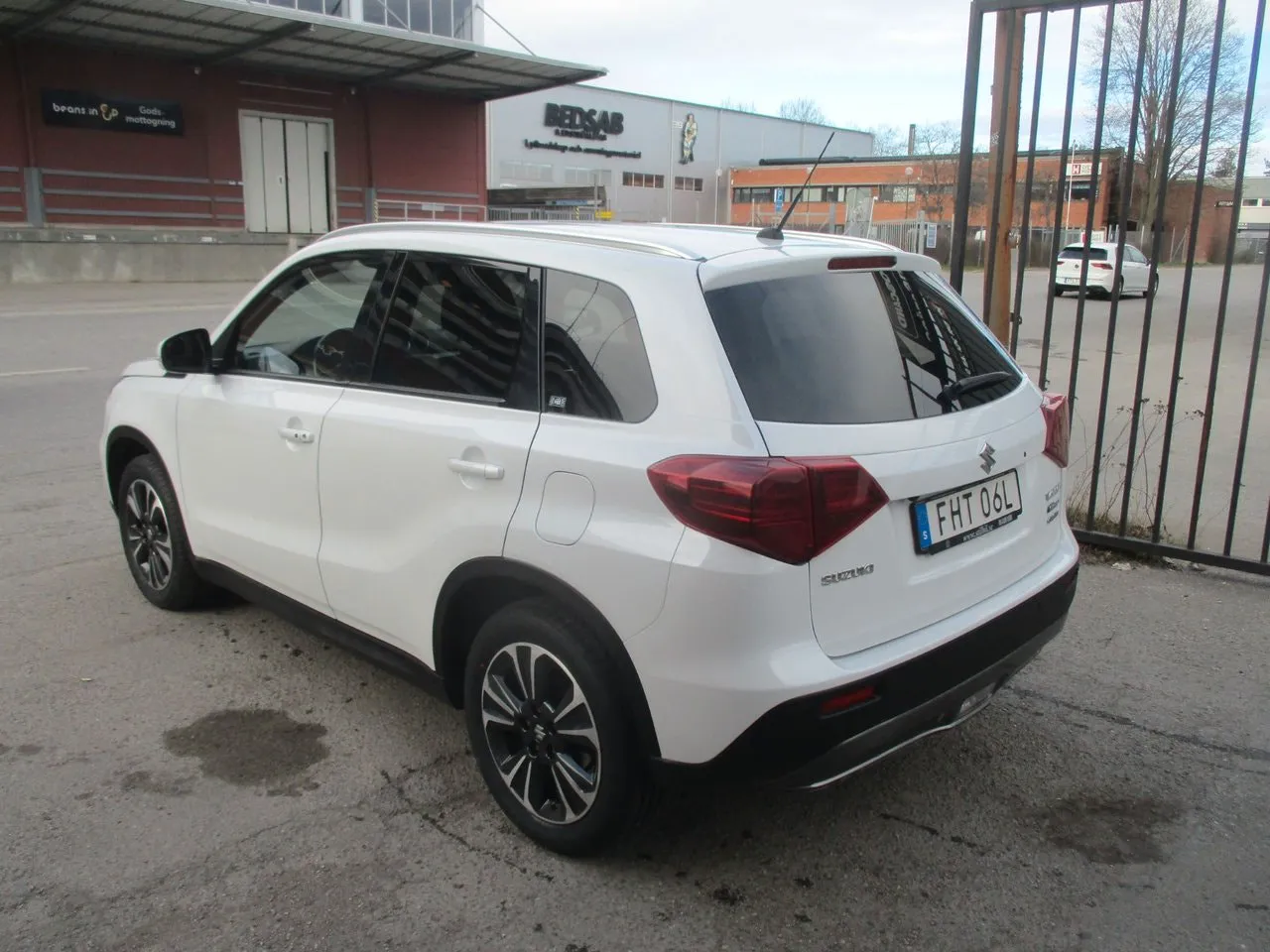Vehicle image 3