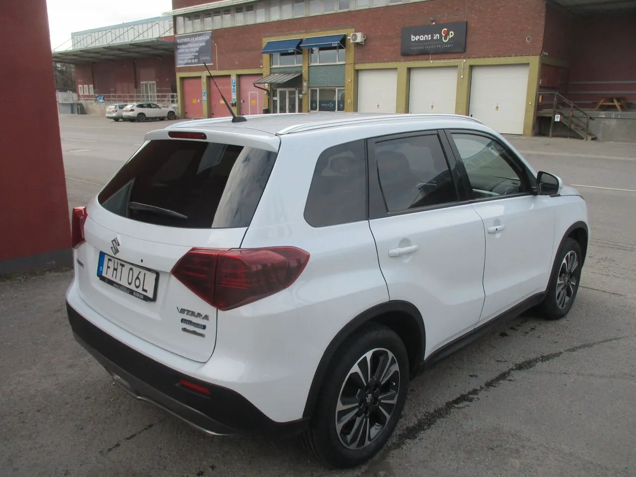 Vehicle image 4