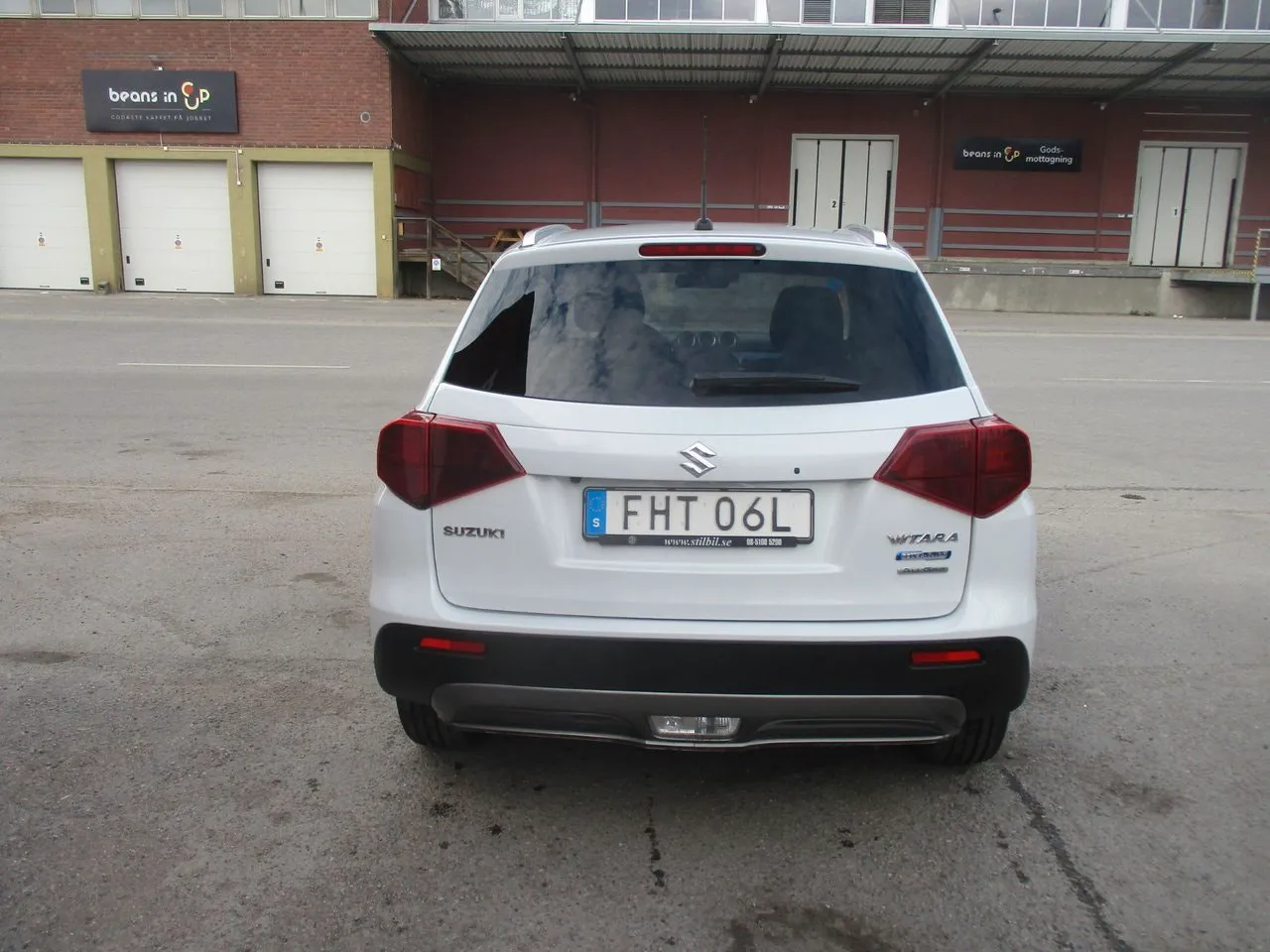 Vehicle image 5