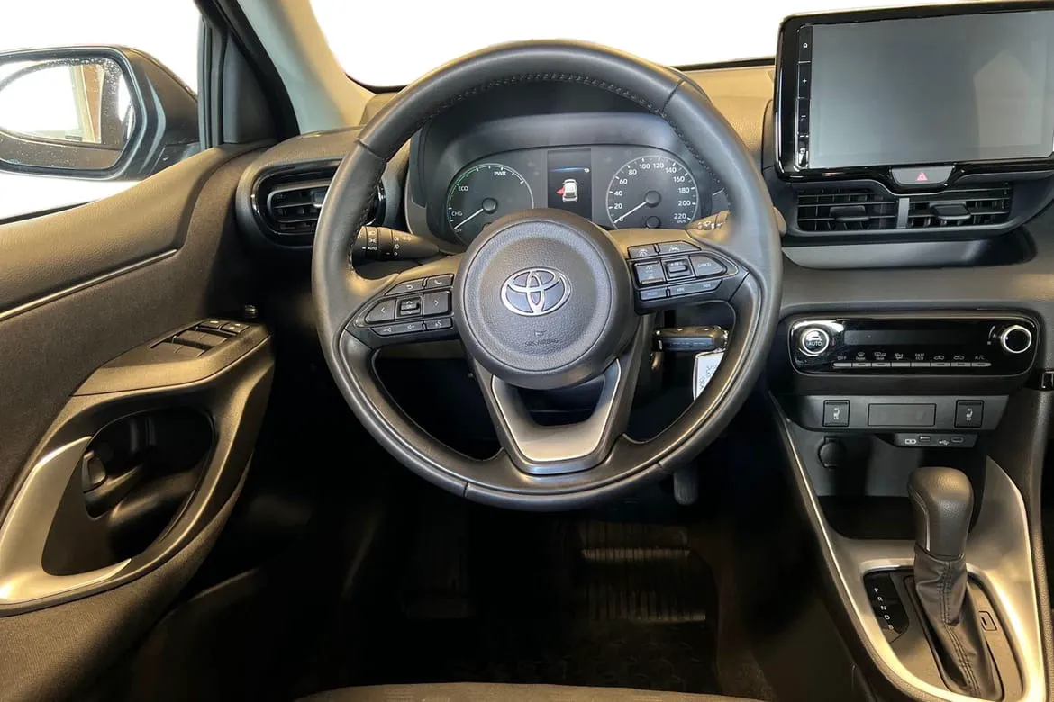 Vehicle image 10