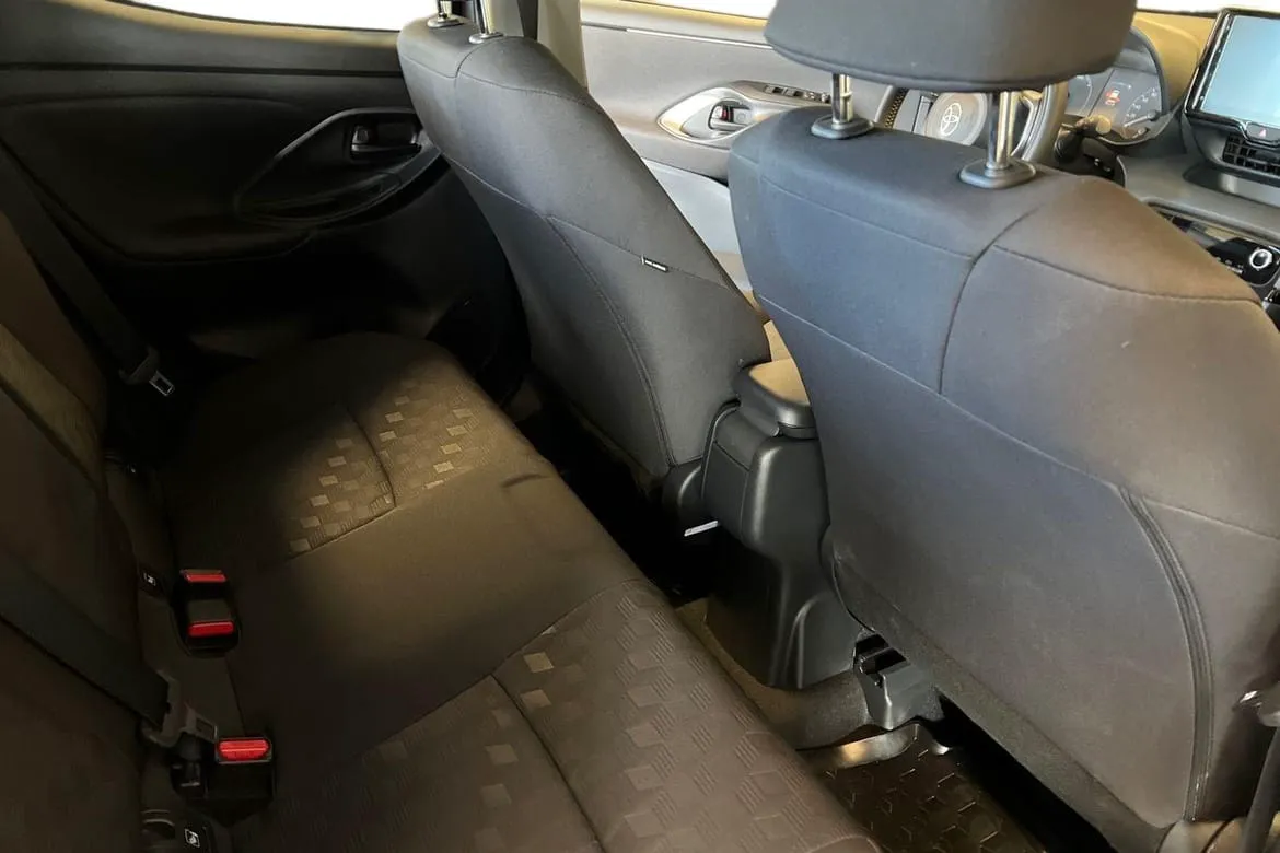 Vehicle image 8