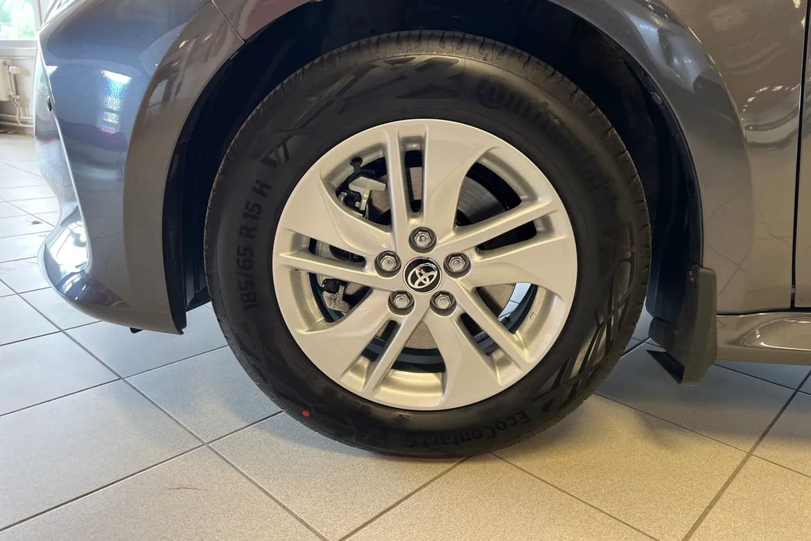 Vehicle image 16