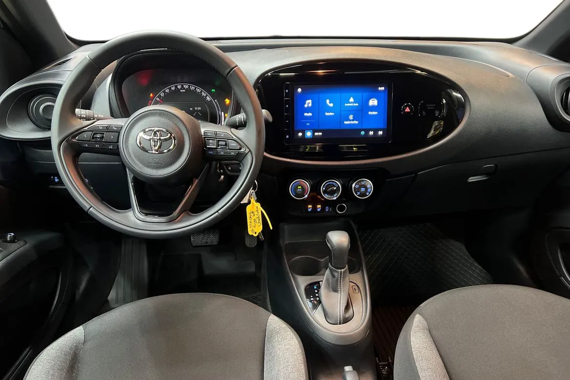 Vehicle image 10