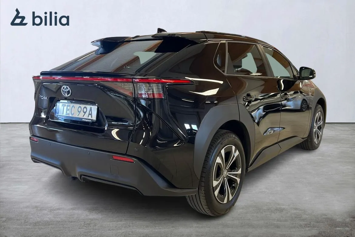 Vehicle image 18