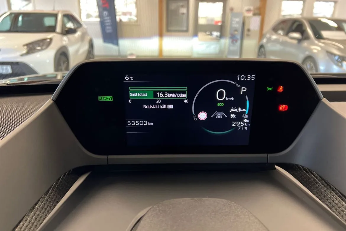Vehicle image 15