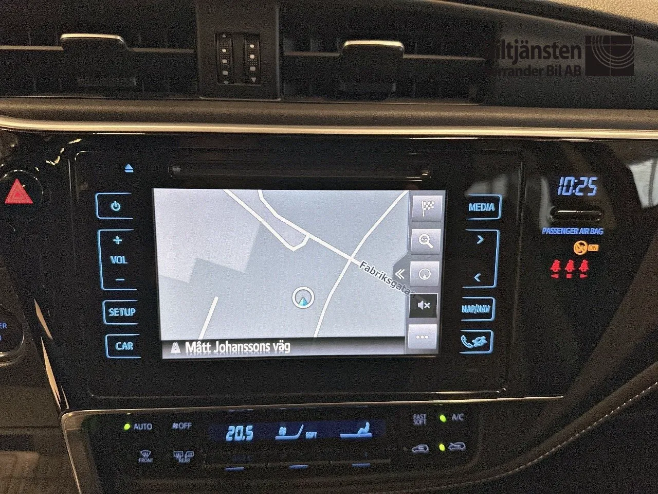 Vehicle image 10