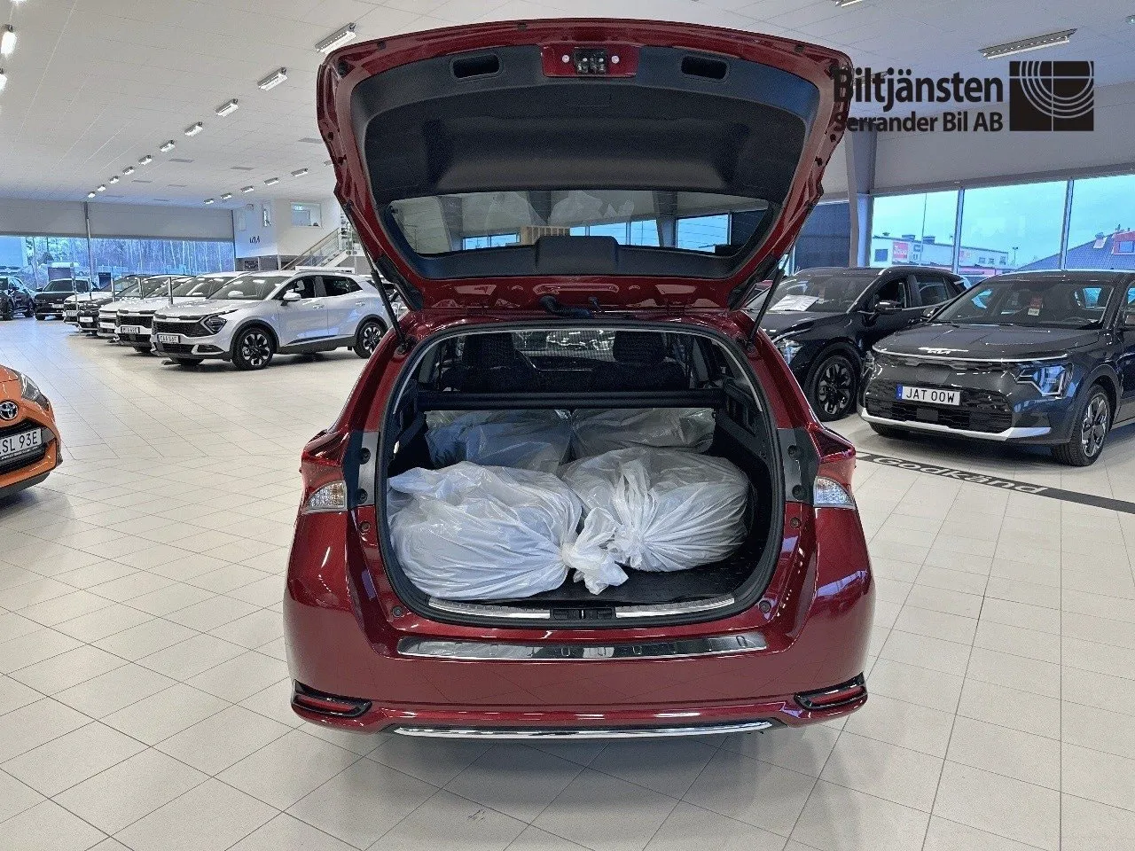 Vehicle image 13