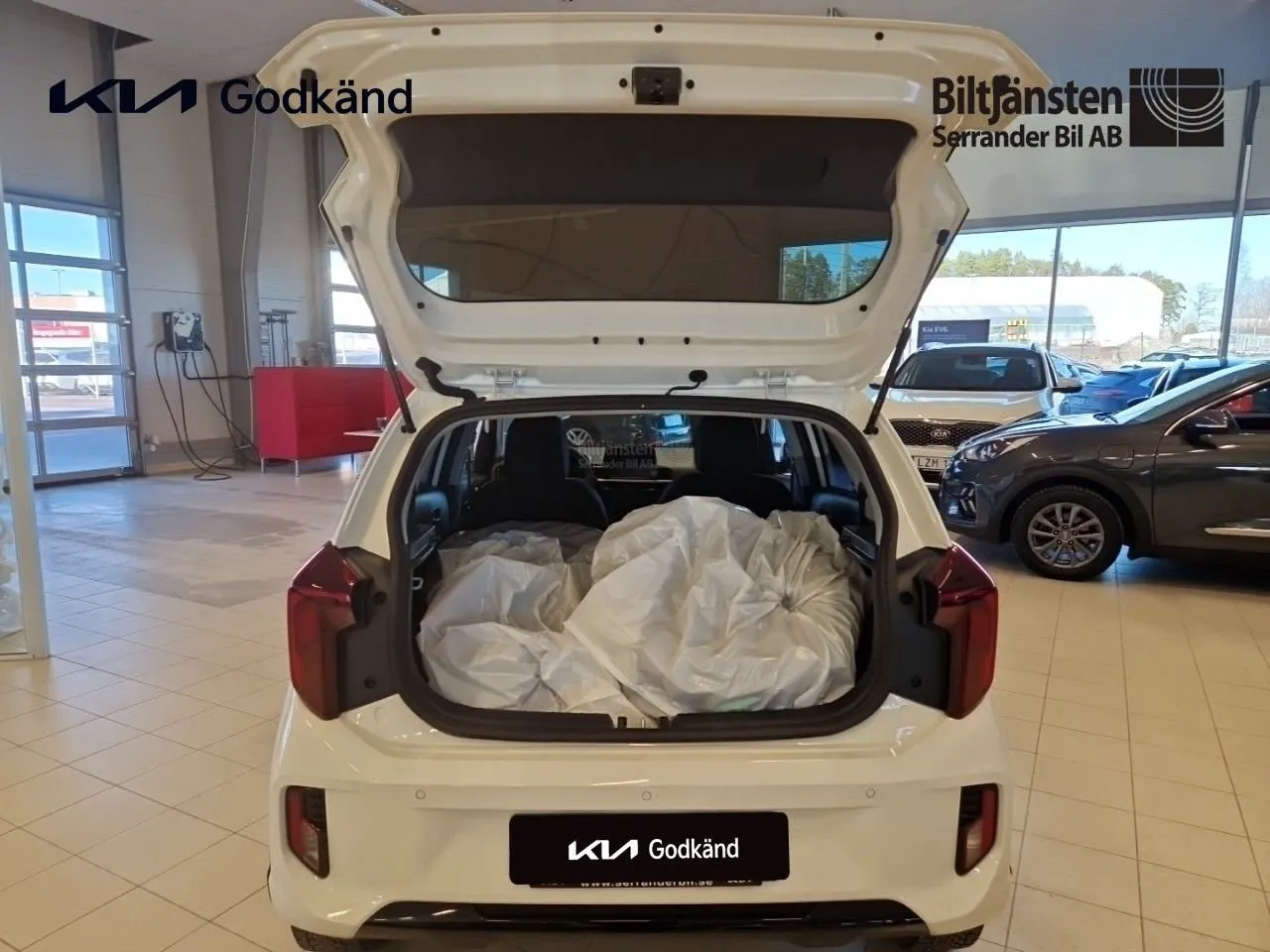 Vehicle image 13