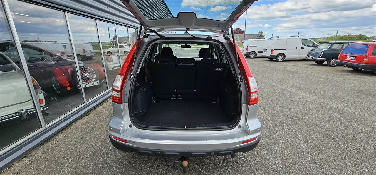 Vehicle image 16