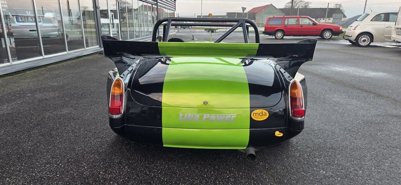 Vehicle image 7