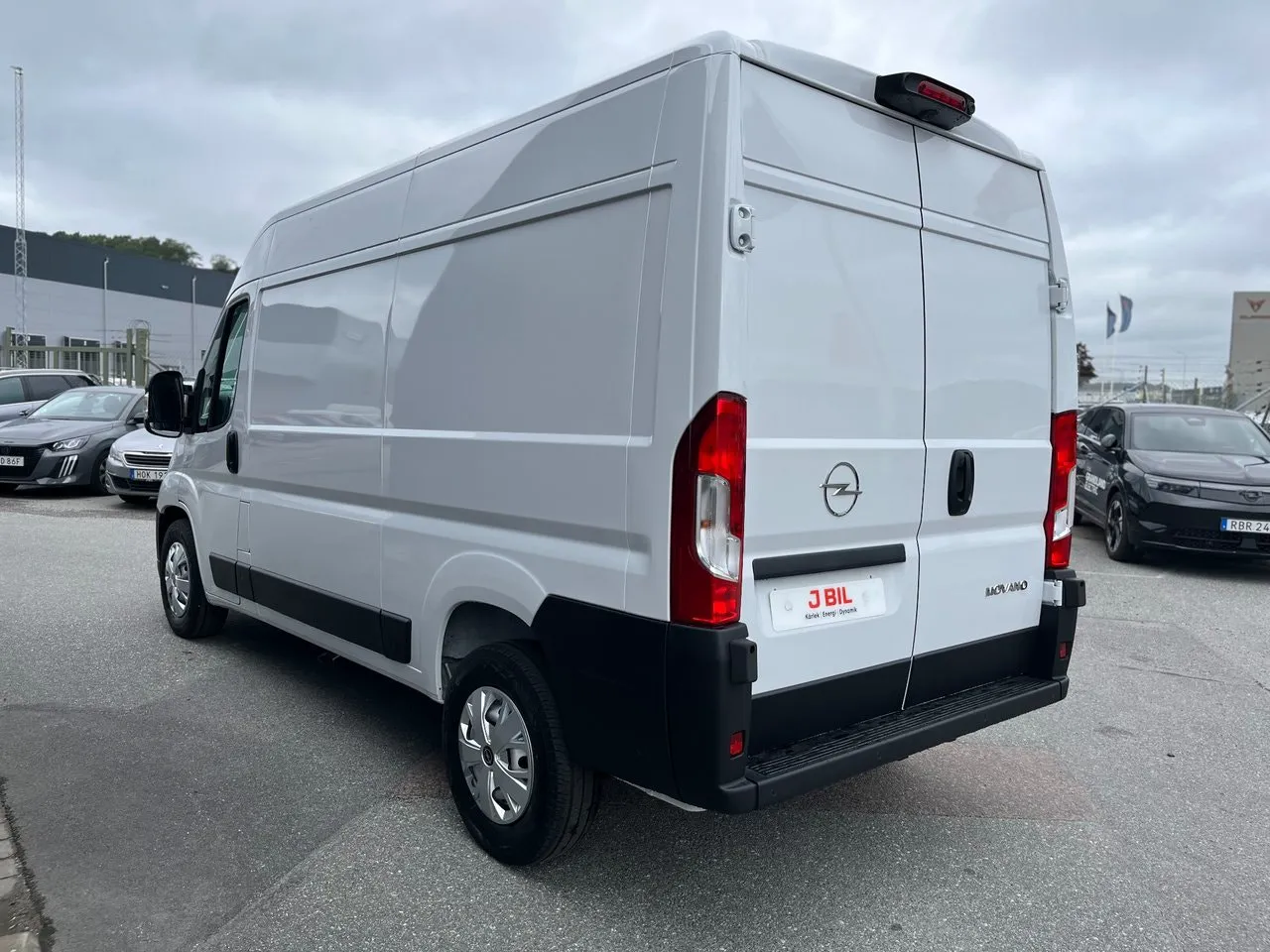 Vehicle image 4
