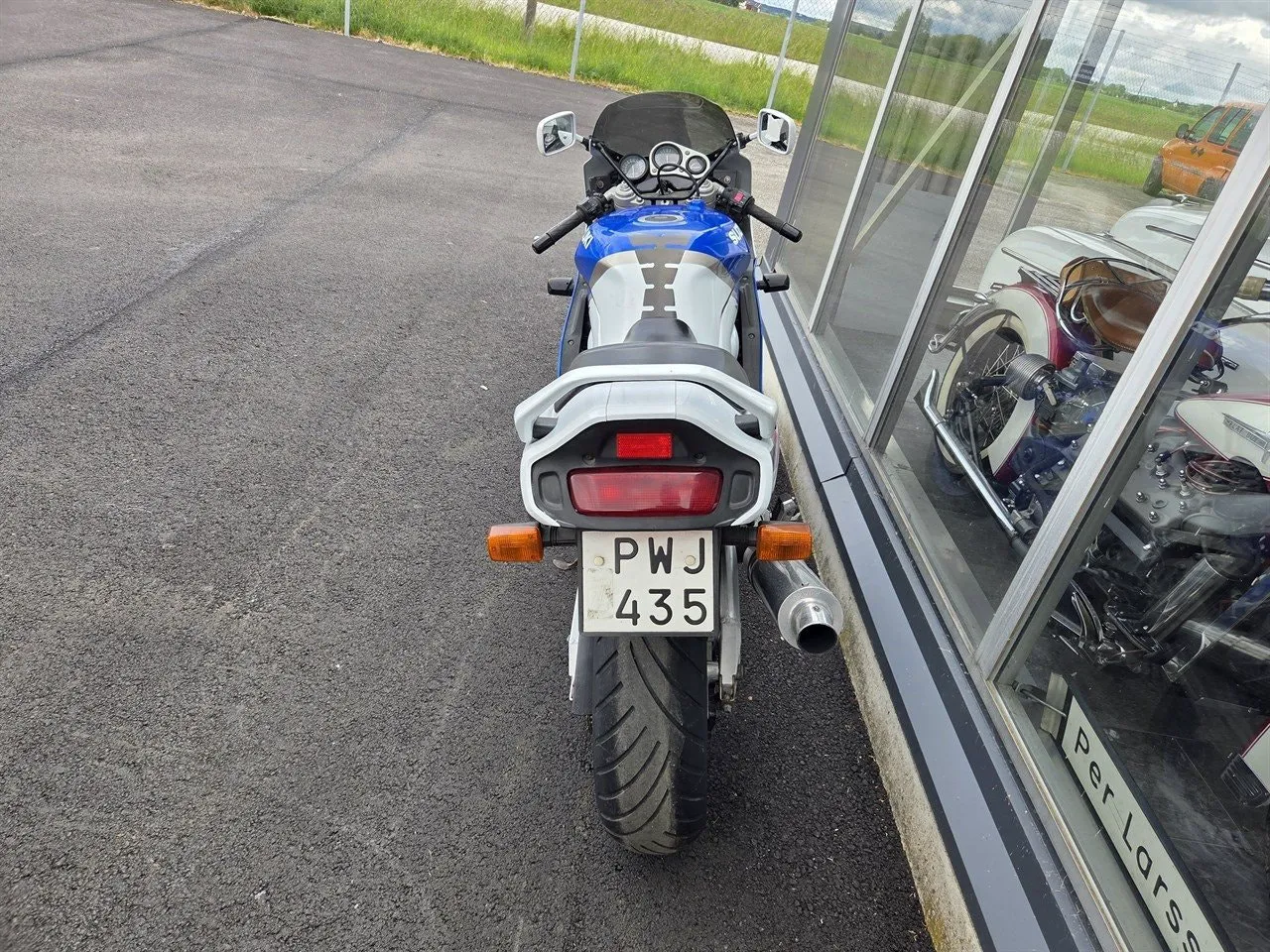 Vehicle image 6