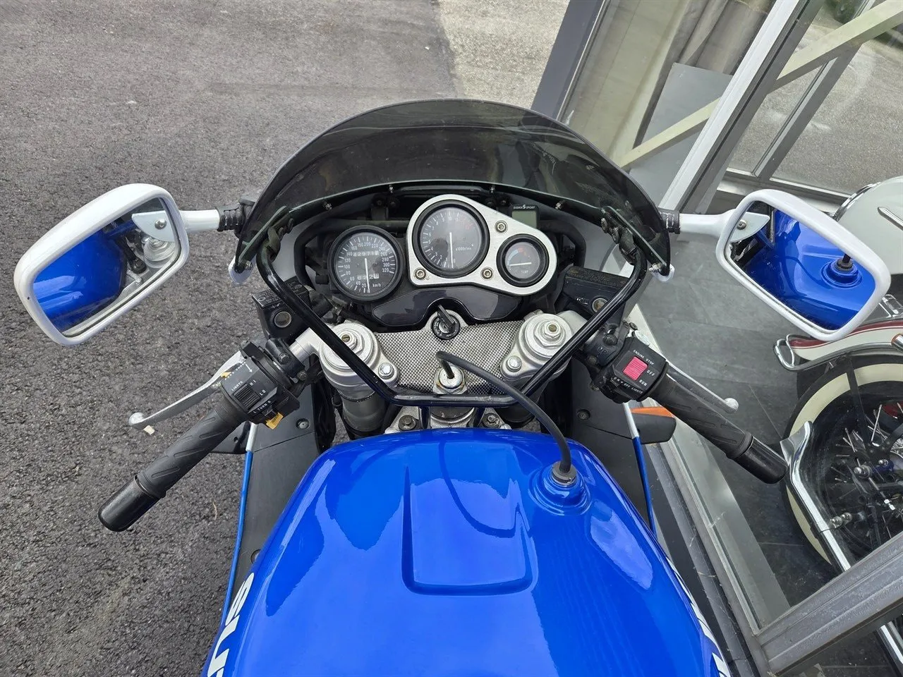 Vehicle image 8