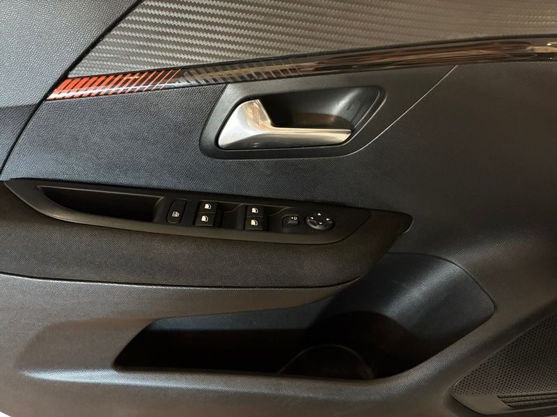 Peugeot 208 bild 11