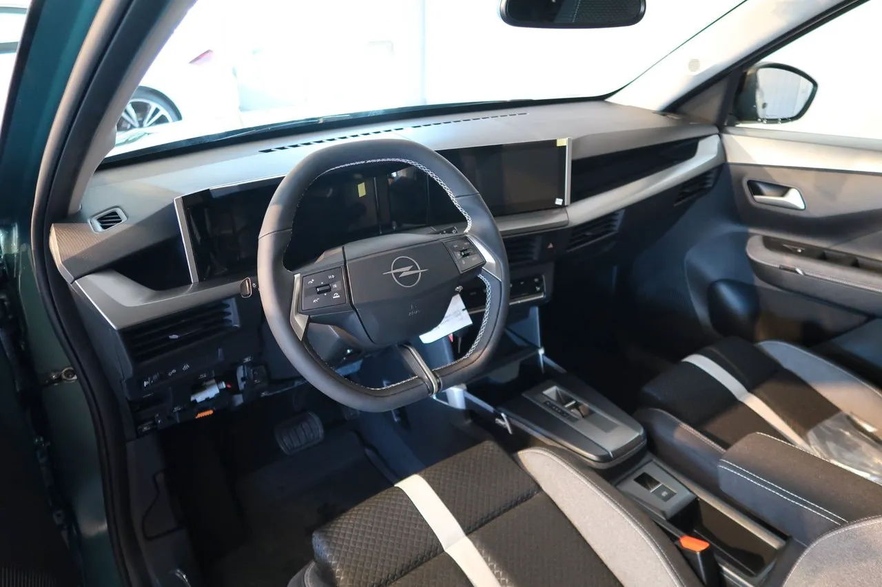 Vehicle image 8
