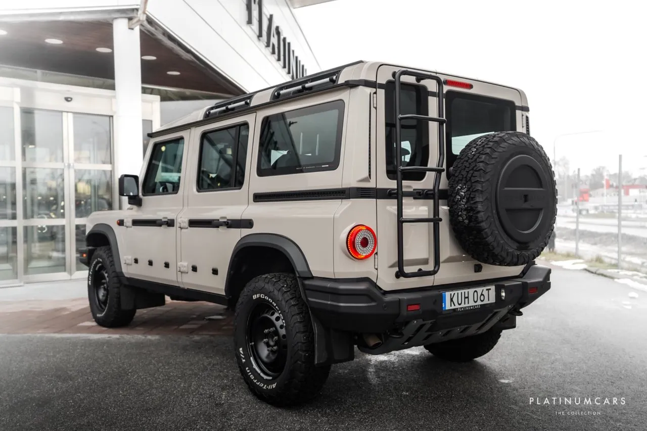 Vehicle image 16