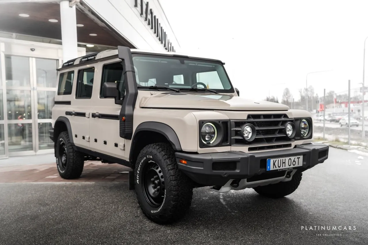 Vehicle image 15