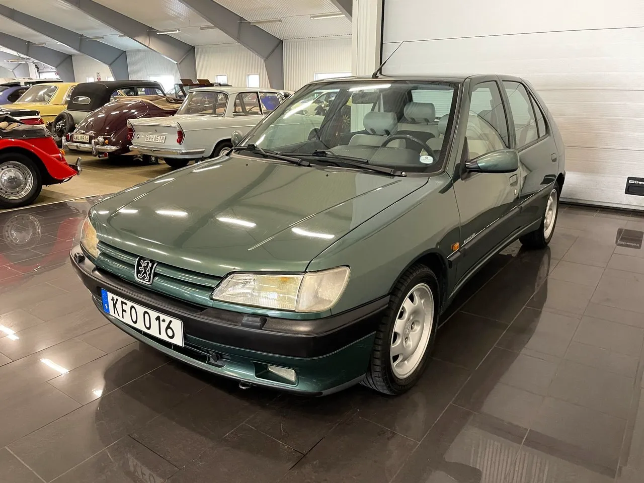 Vehicle image 5