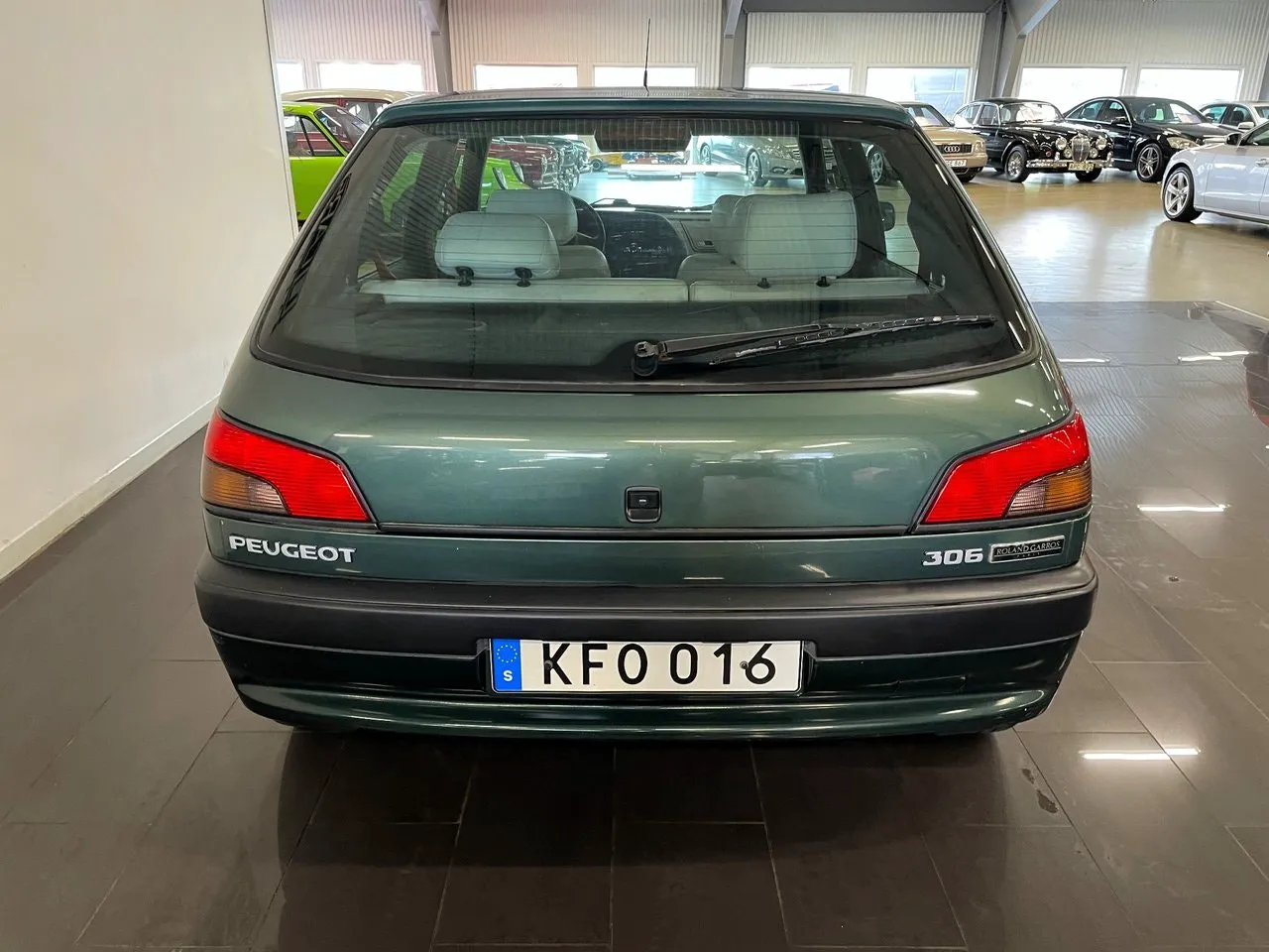 Vehicle image 3