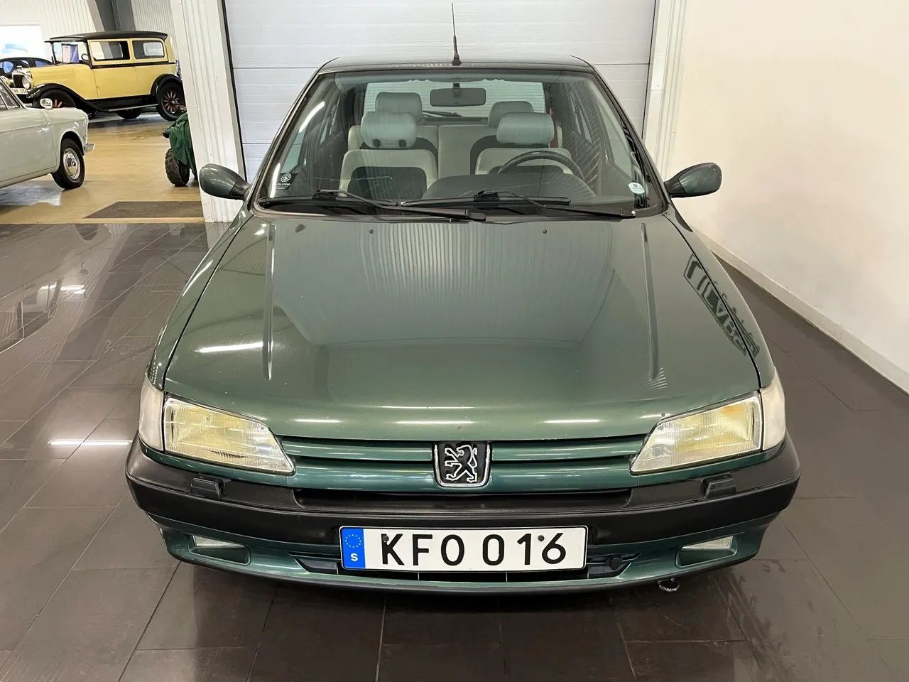 Vehicle image 6