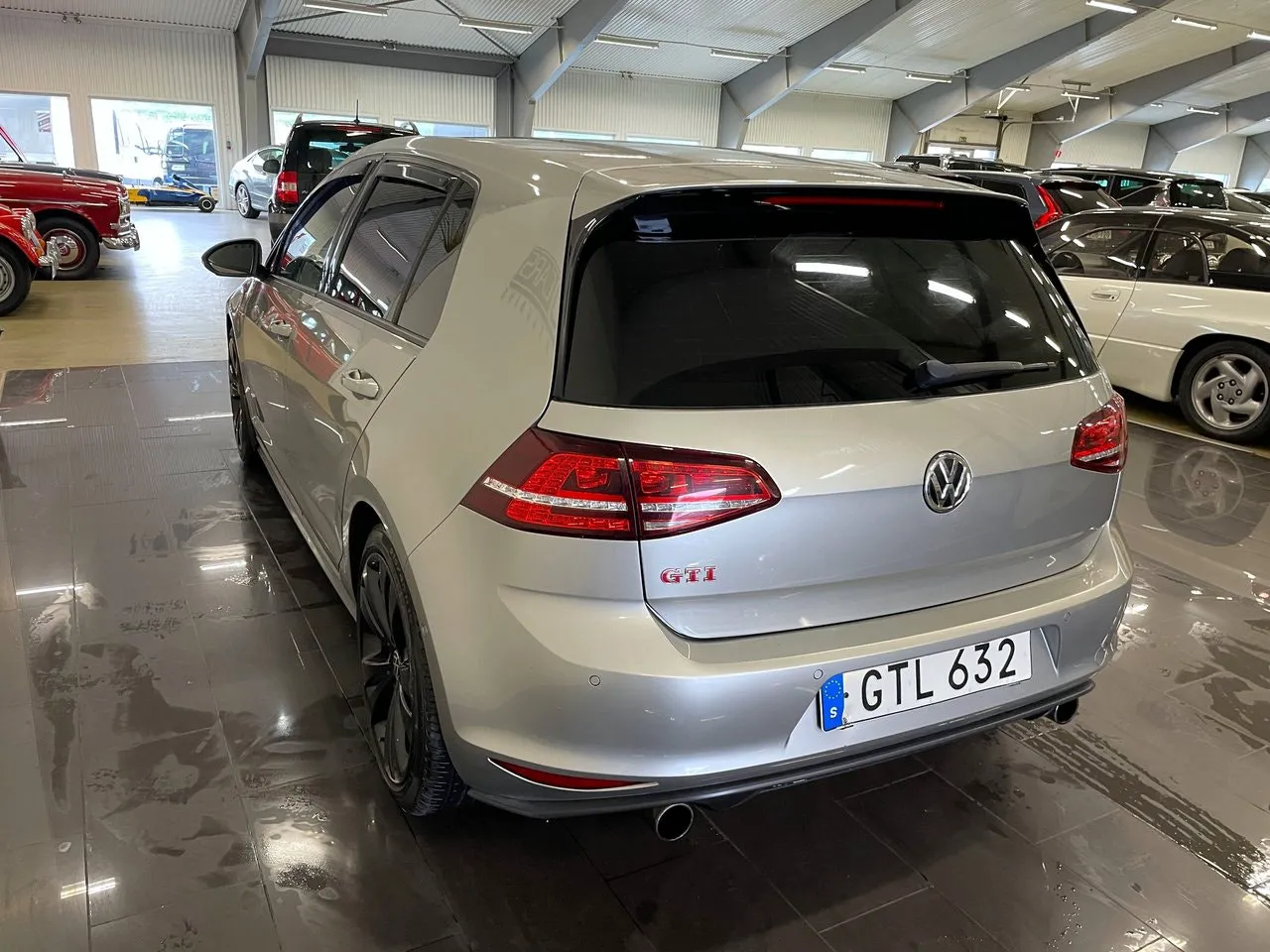 Vehicle image 5