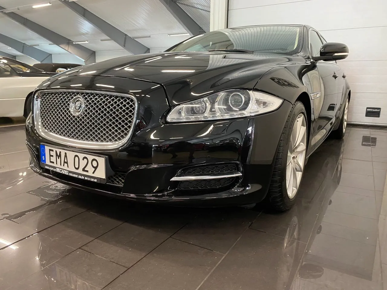 Vehicle image 6