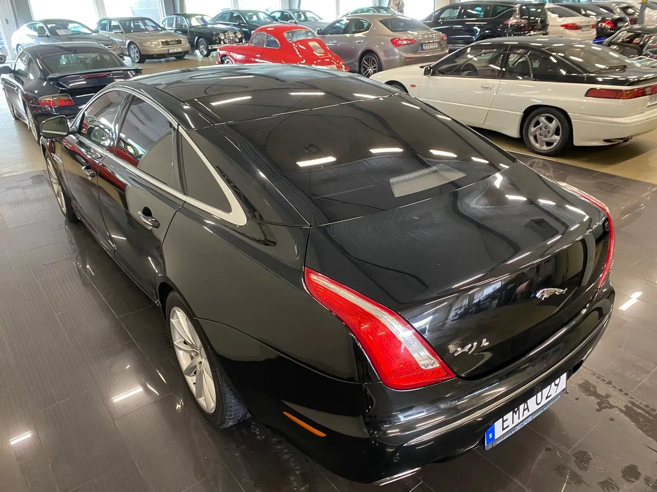Vehicle image 13