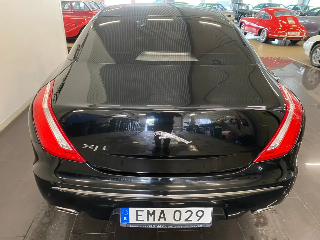 Vehicle image 11