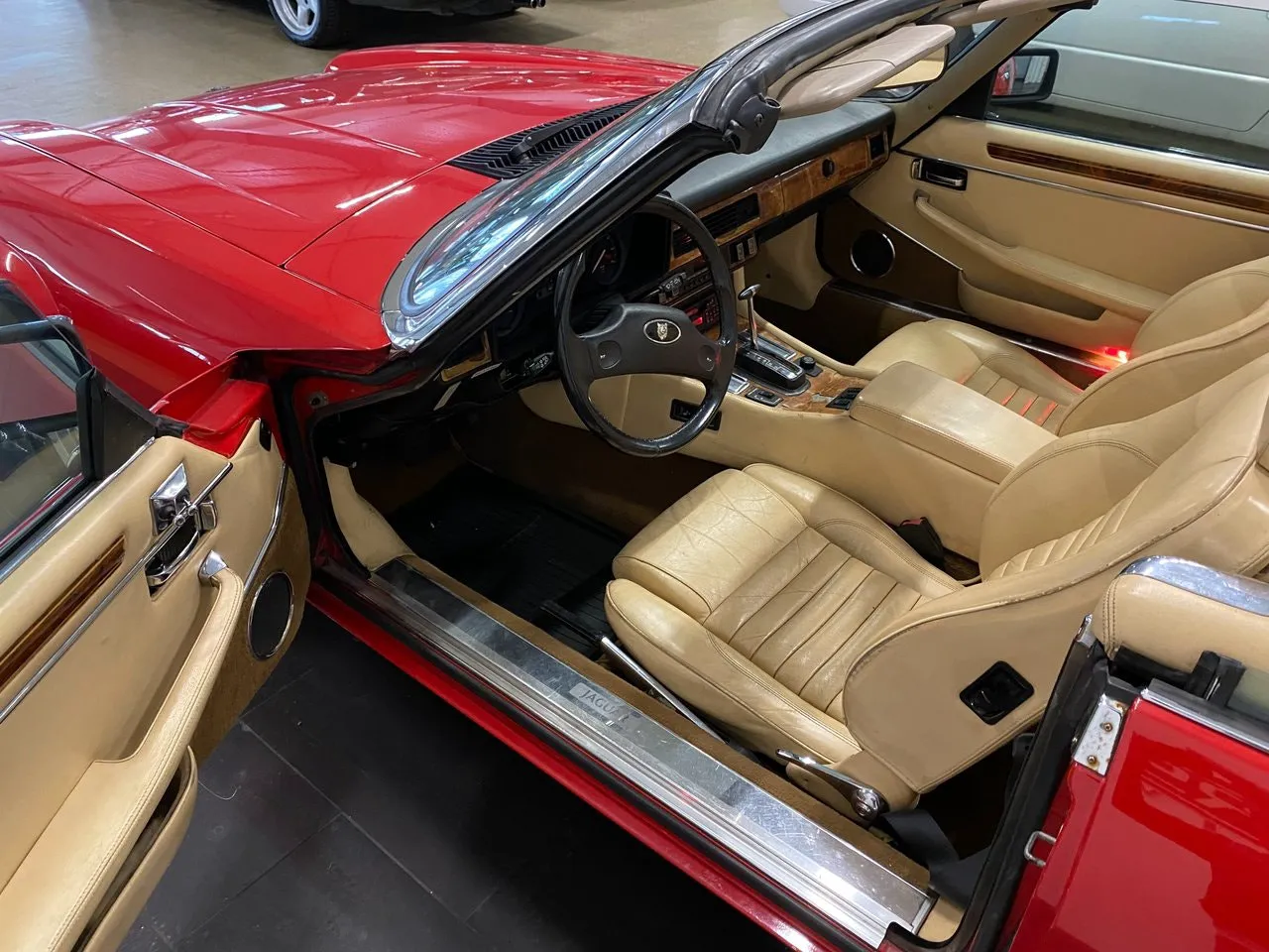 Vehicle image 16