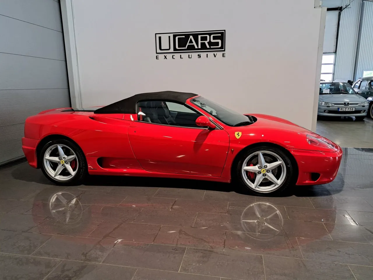 Vehicle image 4