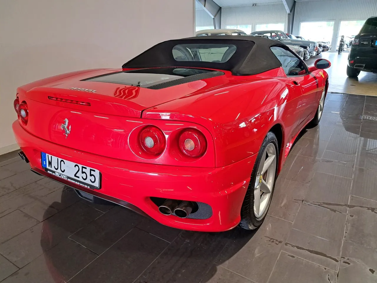 Vehicle image 10