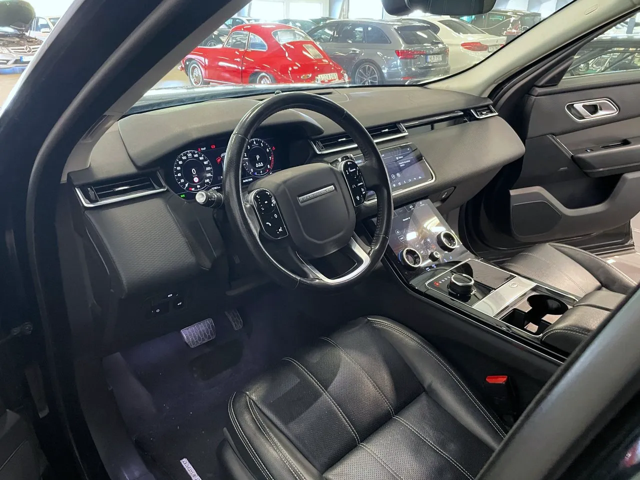 Vehicle image 10