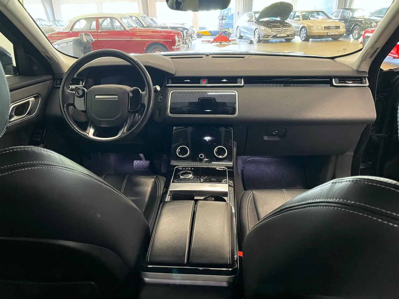 Vehicle image 15