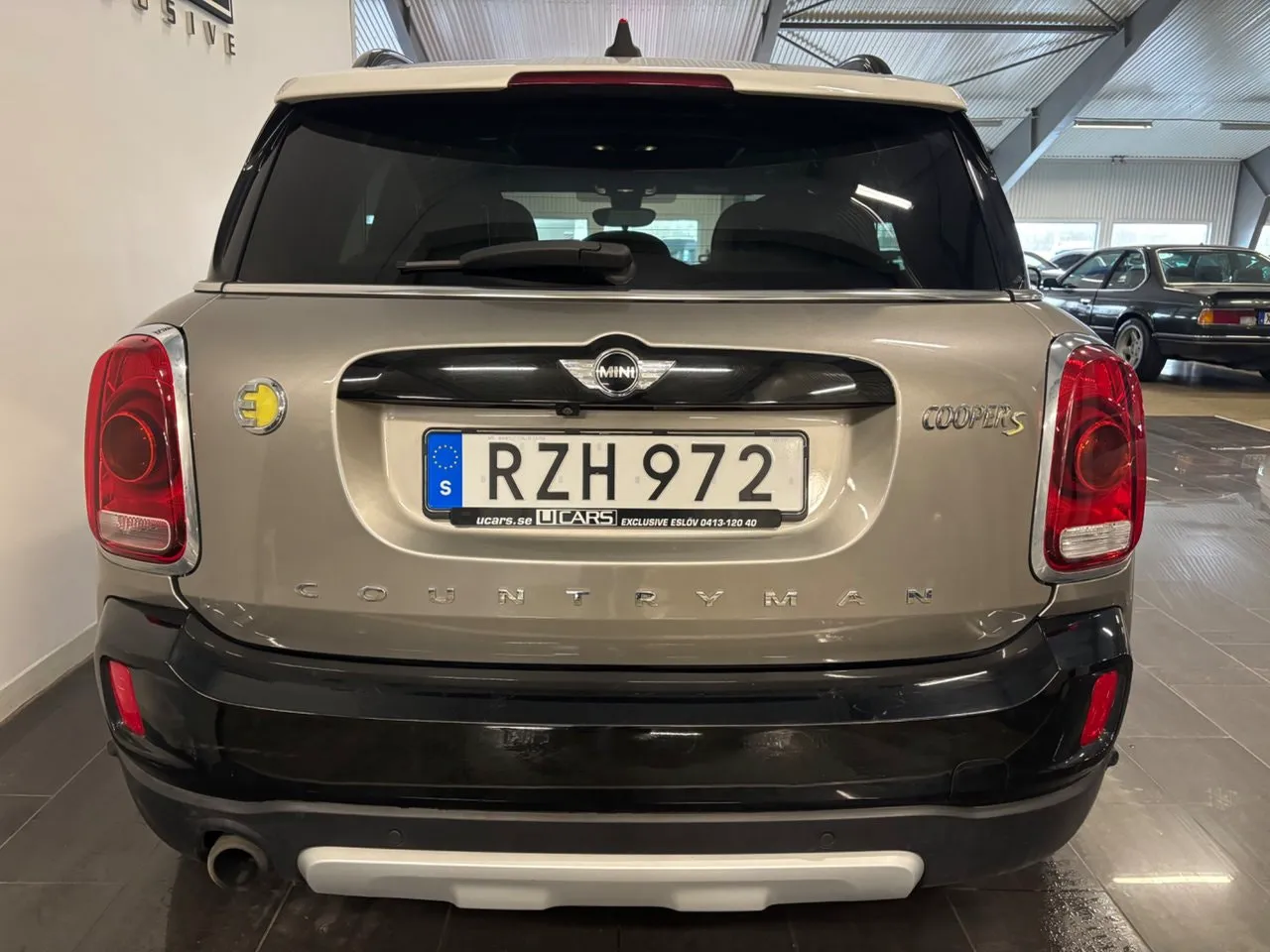 Vehicle image 6