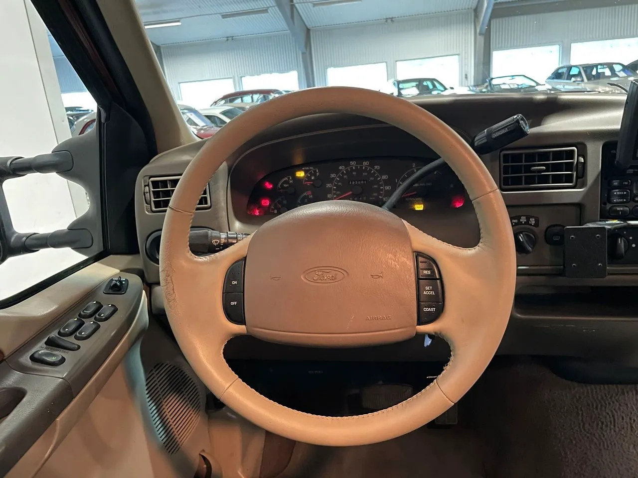 Vehicle image 16