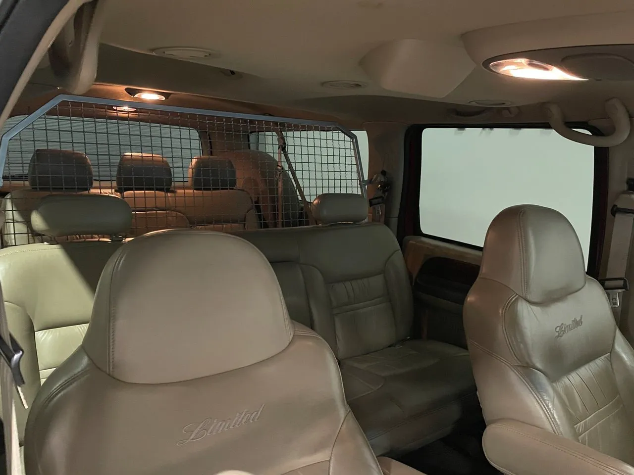 Vehicle image 28