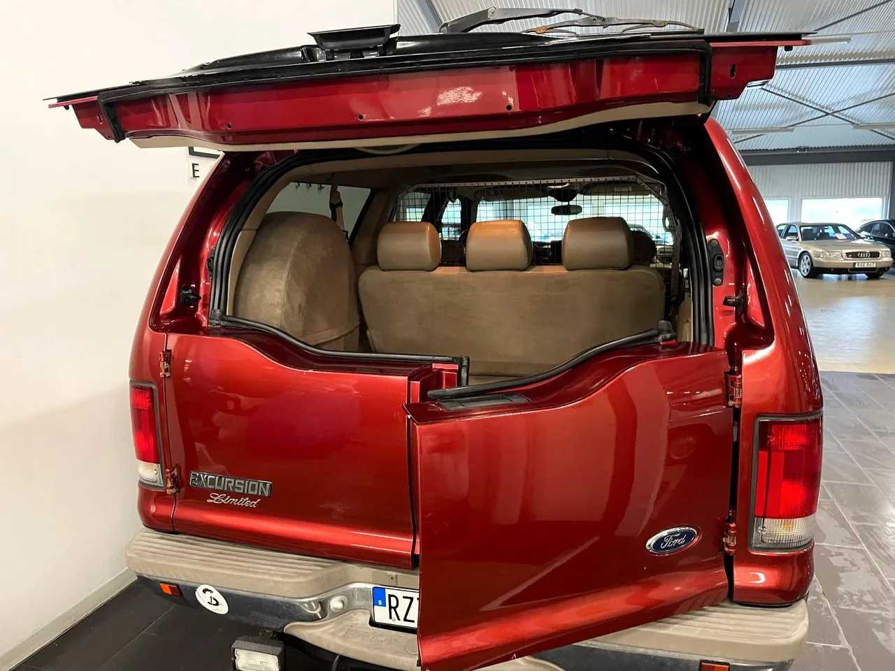 Vehicle image 3