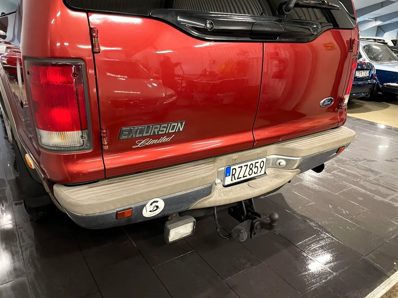 Vehicle image 5