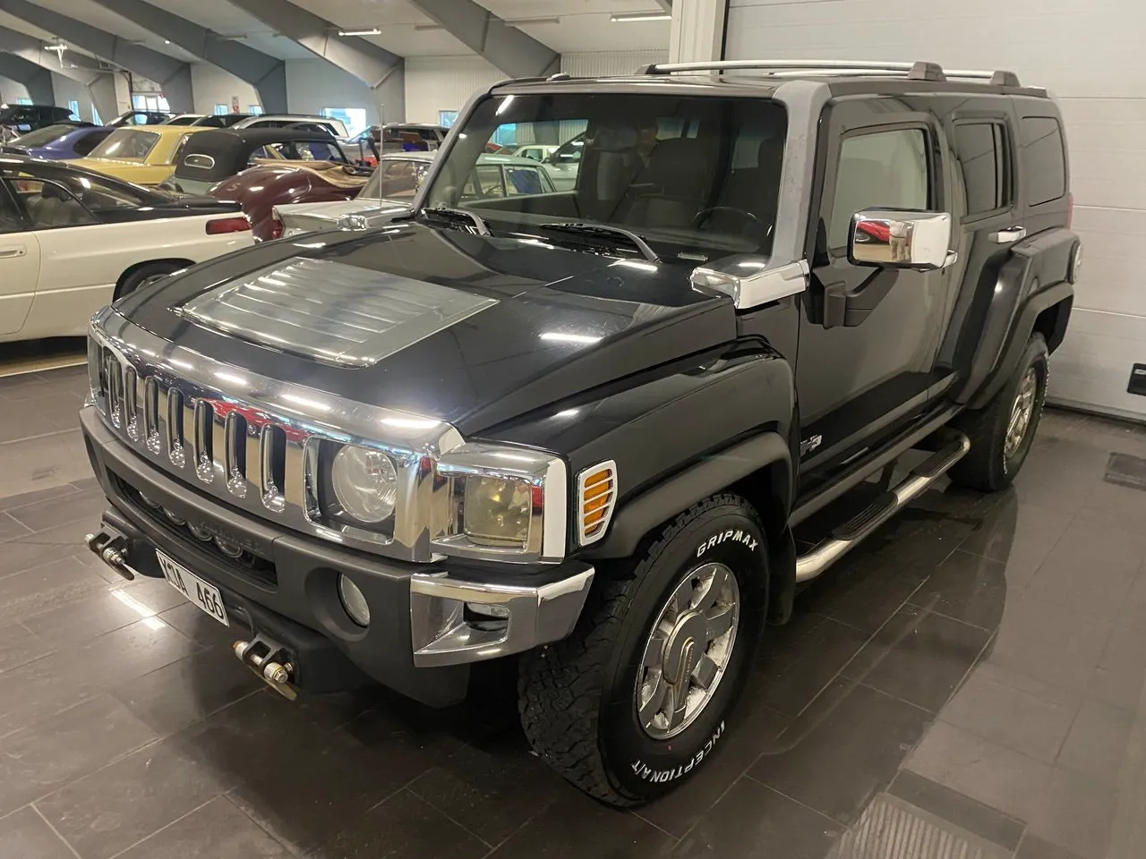 Vehicle image 3