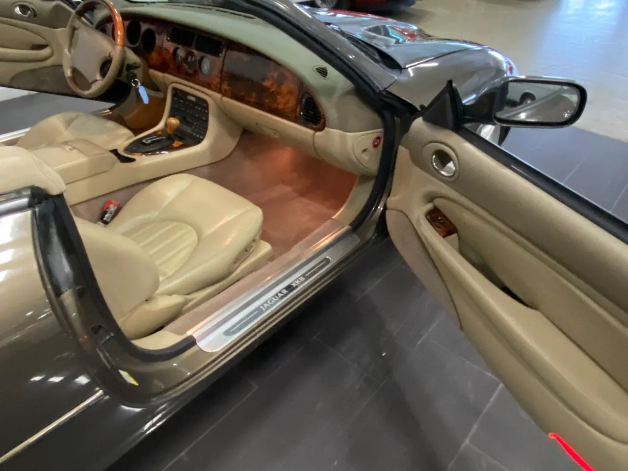 Vehicle image 17