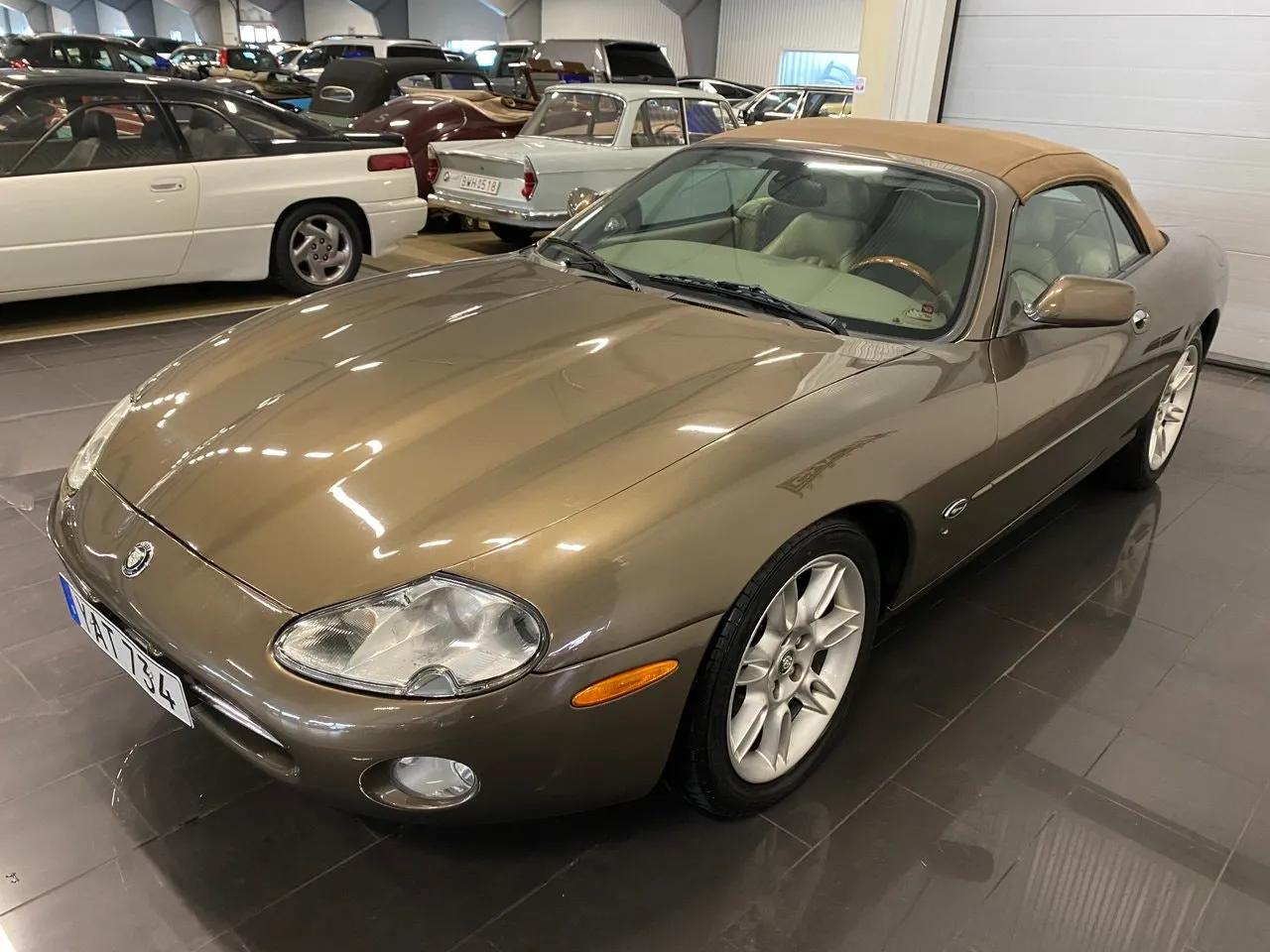Vehicle image 4