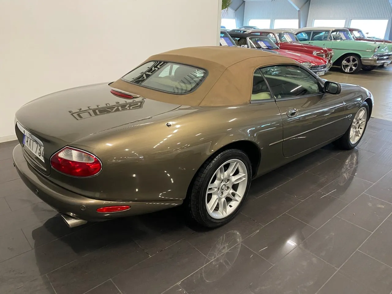 Vehicle image 7