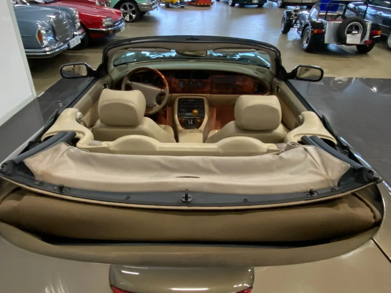 Vehicle image 15