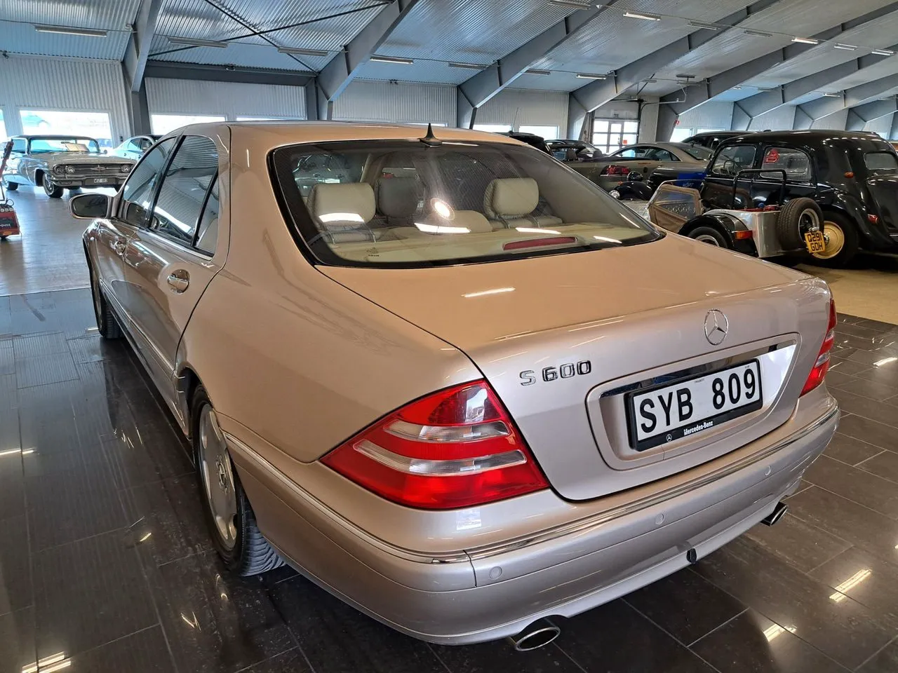 Vehicle image 5