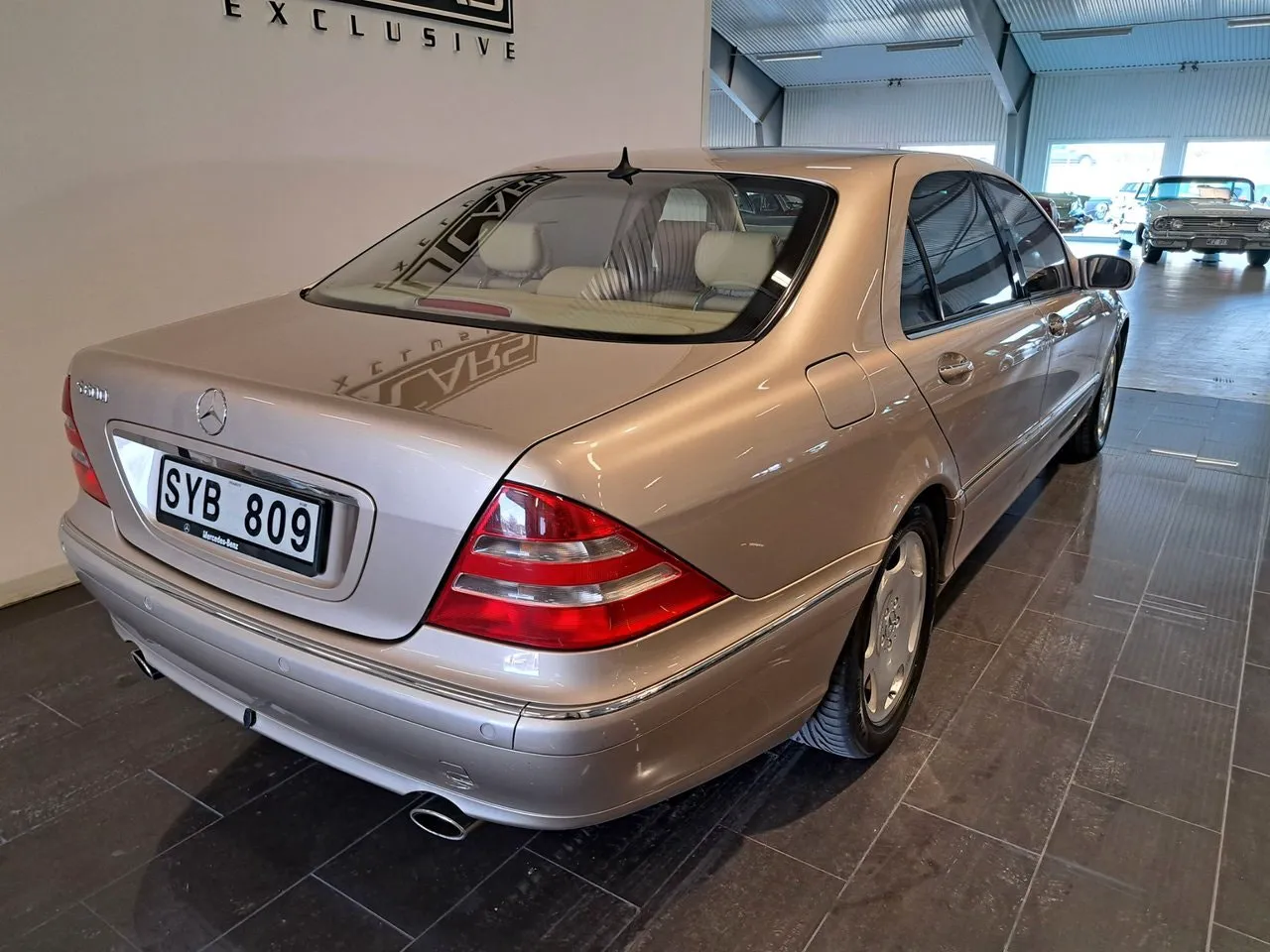 Vehicle image 6