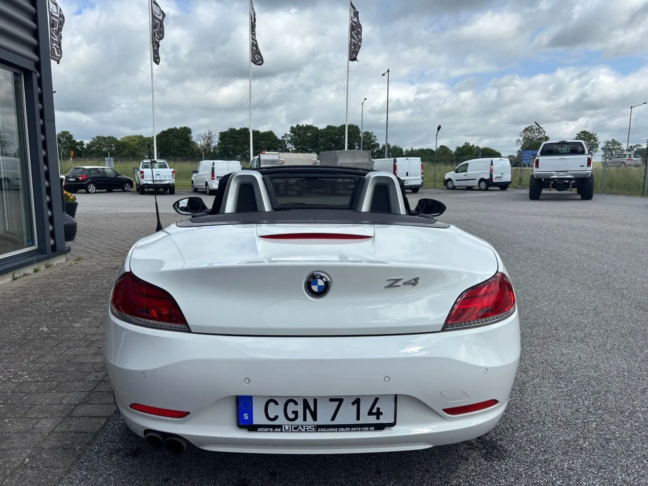 Vehicle image 5