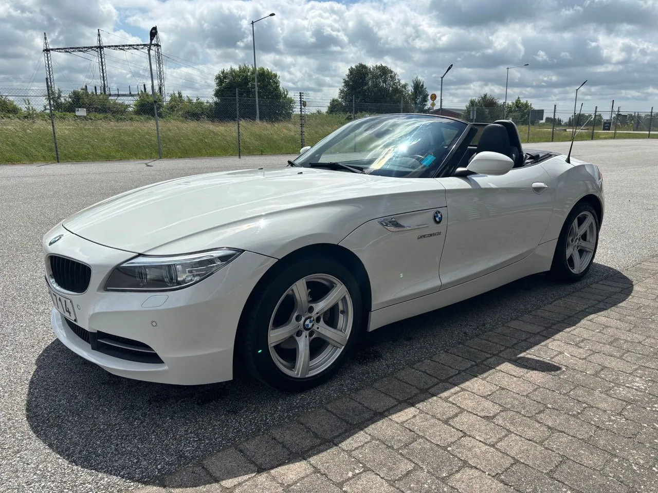 Vehicle image 6