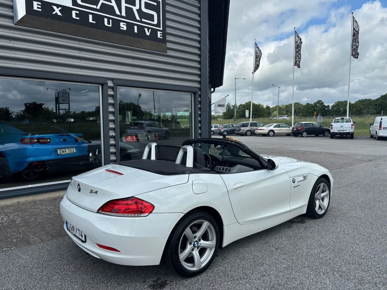 Vehicle image 3